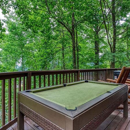Moonshine Chalet, Hot Tub, Pool Access, Wifi, 1089 Free Tickets Each Paid Day, Dollywood And More Gatlinburg Luaran gambar