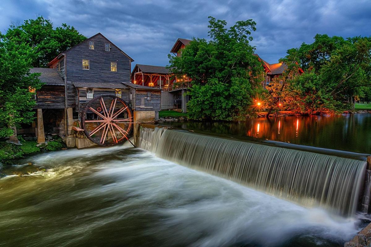 Moonshine Chalet, Hot Tub, Pool Access, Wifi, 1089 Free Tickets Each Paid Day, Dollywood And More Gatlinburg Luaran gambar
