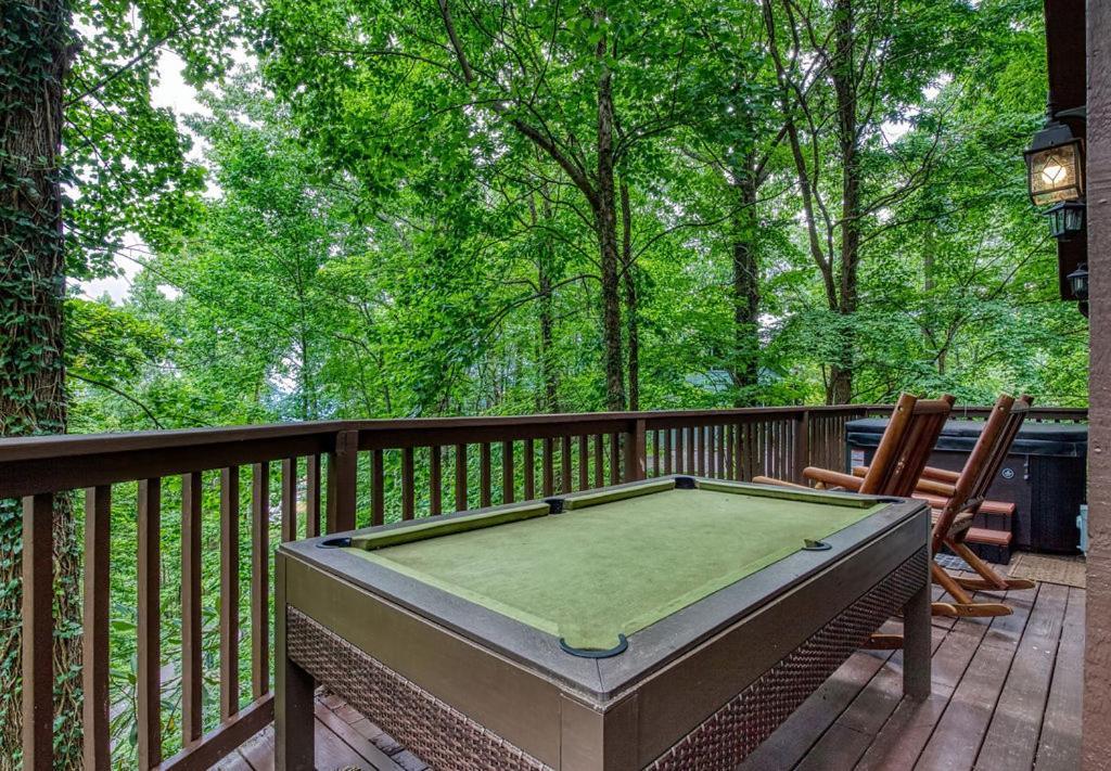 Moonshine Chalet, Hot Tub, Pool Access, Wifi, 1089 Free Tickets Each Paid Day, Dollywood And More Gatlinburg Luaran gambar