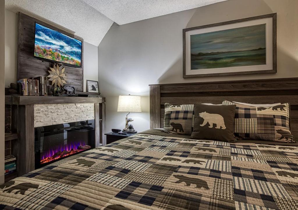 Moonshine Chalet, Hot Tub, Pool Access, Wifi, 1089 Free Tickets Each Paid Day, Dollywood And More Gatlinburg Luaran gambar