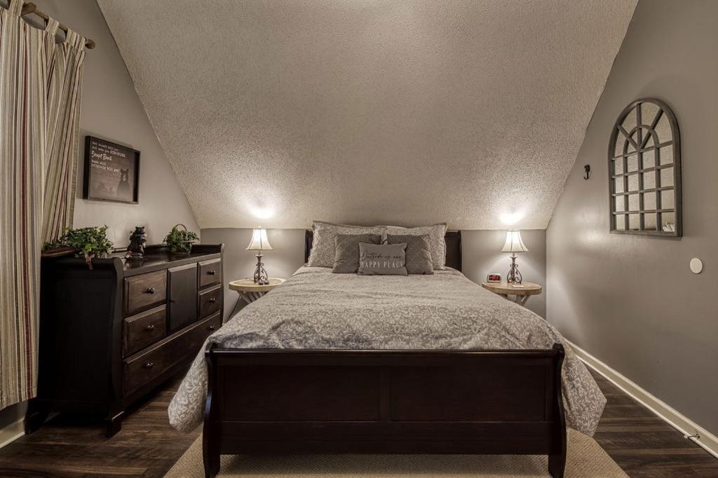 Moonshine Chalet, Hot Tub, Pool Access, Wifi, 1089 Free Tickets Each Paid Day, Dollywood And More Gatlinburg Luaran gambar