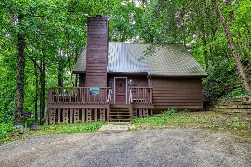Moonshine Chalet, Hot Tub, Pool Access, Wifi, 1089 Free Tickets Each Paid Day, Dollywood And More Gatlinburg Luaran gambar