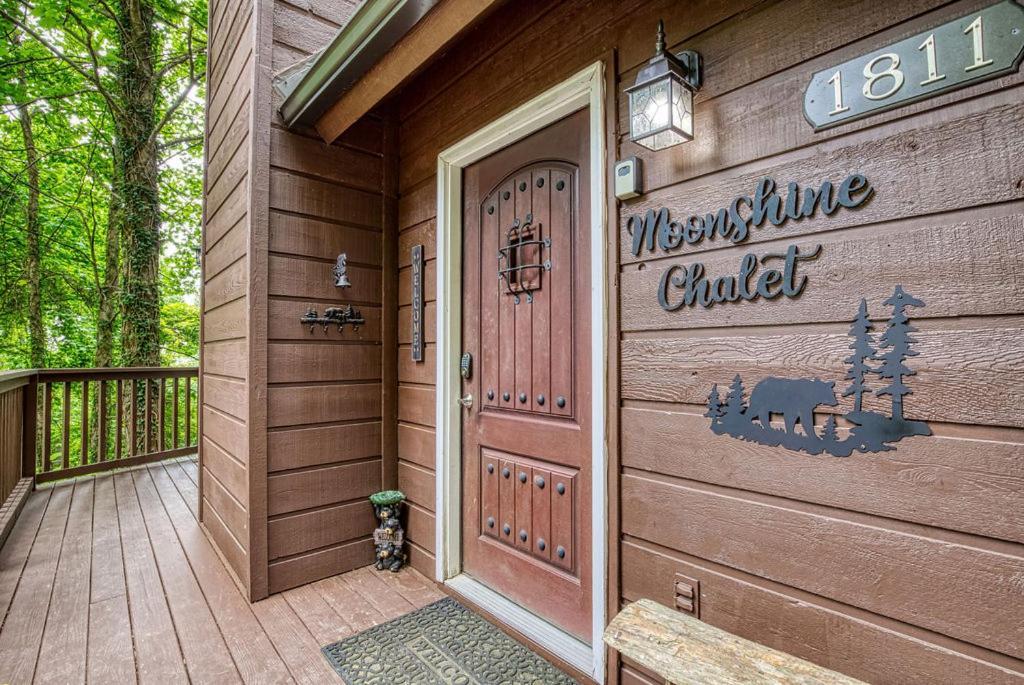 Moonshine Chalet, Hot Tub, Pool Access, Wifi, 1089 Free Tickets Each Paid Day, Dollywood And More Gatlinburg Luaran gambar