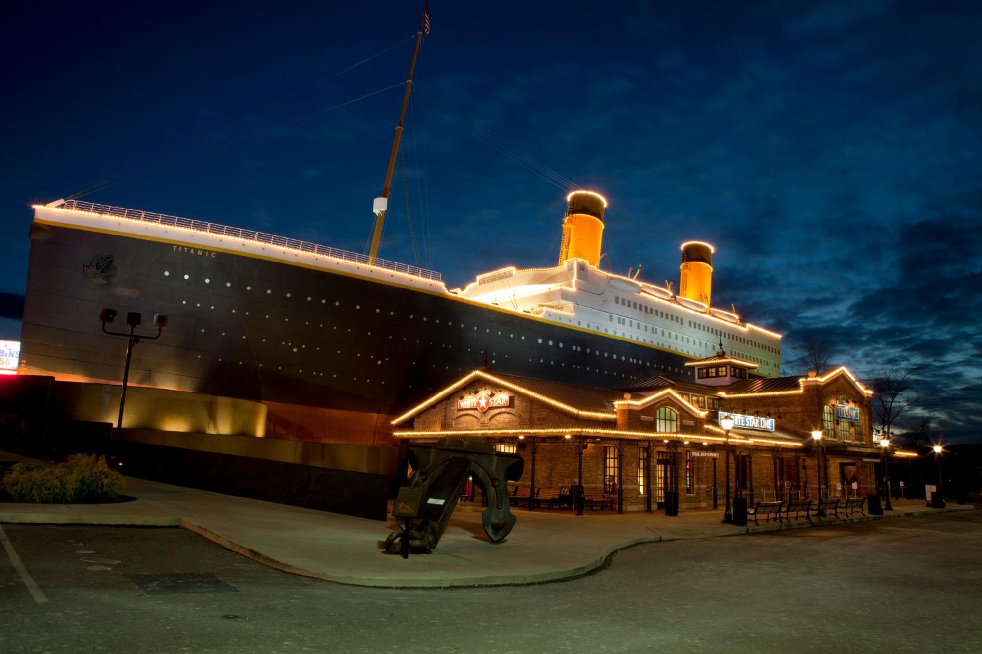 Moonshine Chalet, Hot Tub, Pool Access, Wifi, 1089 Free Tickets Each Paid Day, Dollywood And More Gatlinburg Luaran gambar