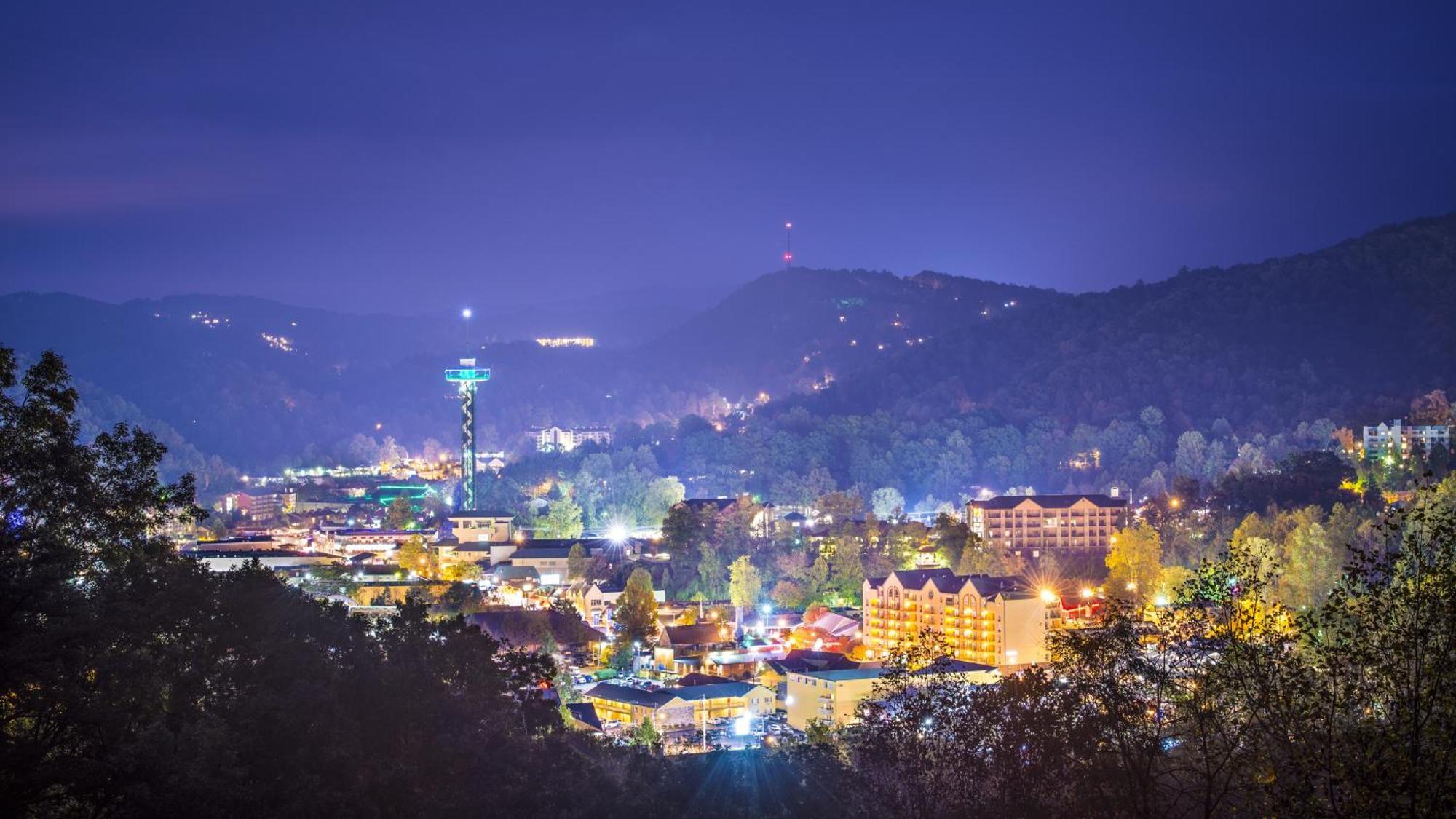 Moonshine Chalet, Hot Tub, Pool Access, Wifi, 1089 Free Tickets Each Paid Day, Dollywood And More Gatlinburg Luaran gambar