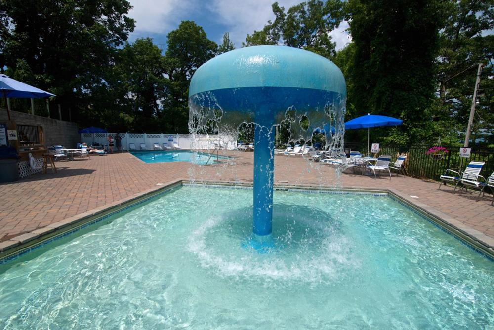 Moonshine Chalet, Hot Tub, Pool Access, Wifi, 1089 Free Tickets Each Paid Day, Dollywood And More Gatlinburg Luaran gambar