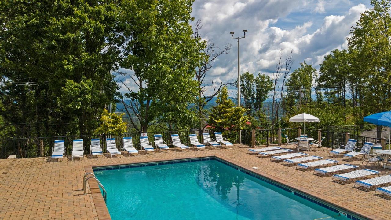 Moonshine Chalet, Hot Tub, Pool Access, Wifi, 1089 Free Tickets Each Paid Day, Dollywood And More Gatlinburg Luaran gambar