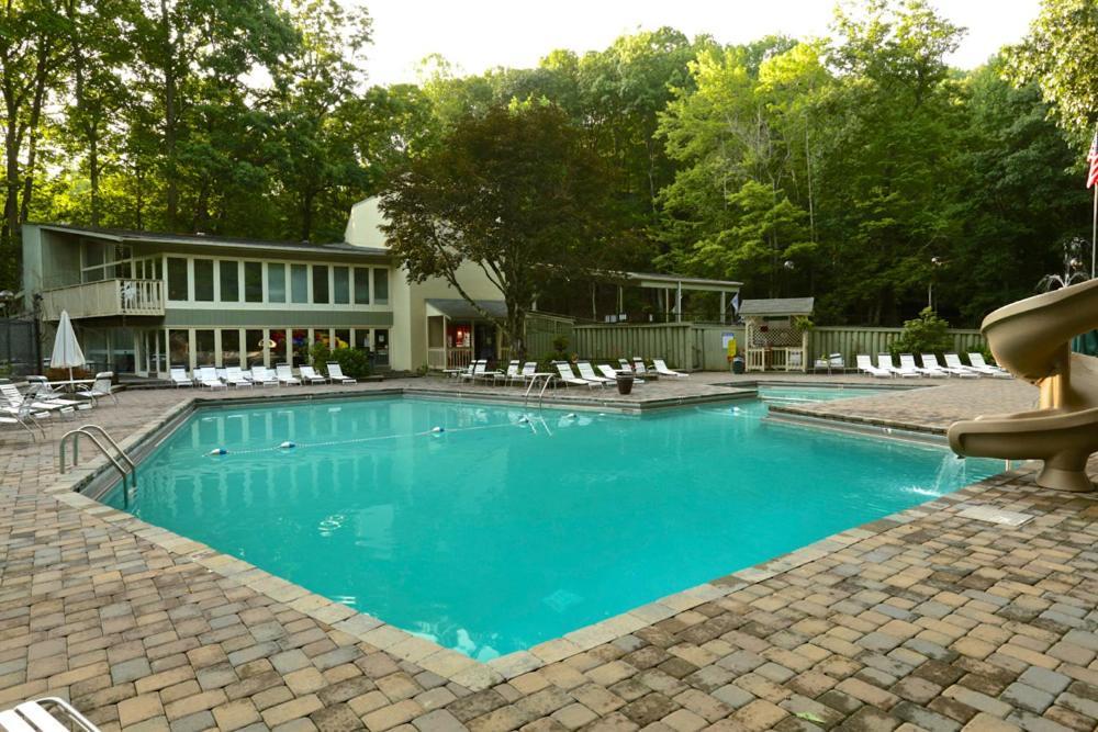 Moonshine Chalet, Hot Tub, Pool Access, Wifi, 1089 Free Tickets Each Paid Day, Dollywood And More Gatlinburg Luaran gambar